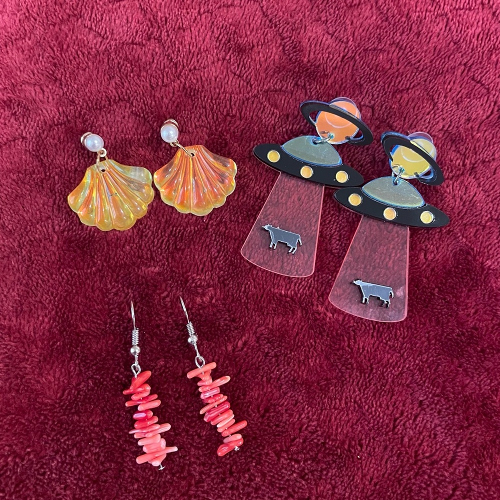 Earrings different colors